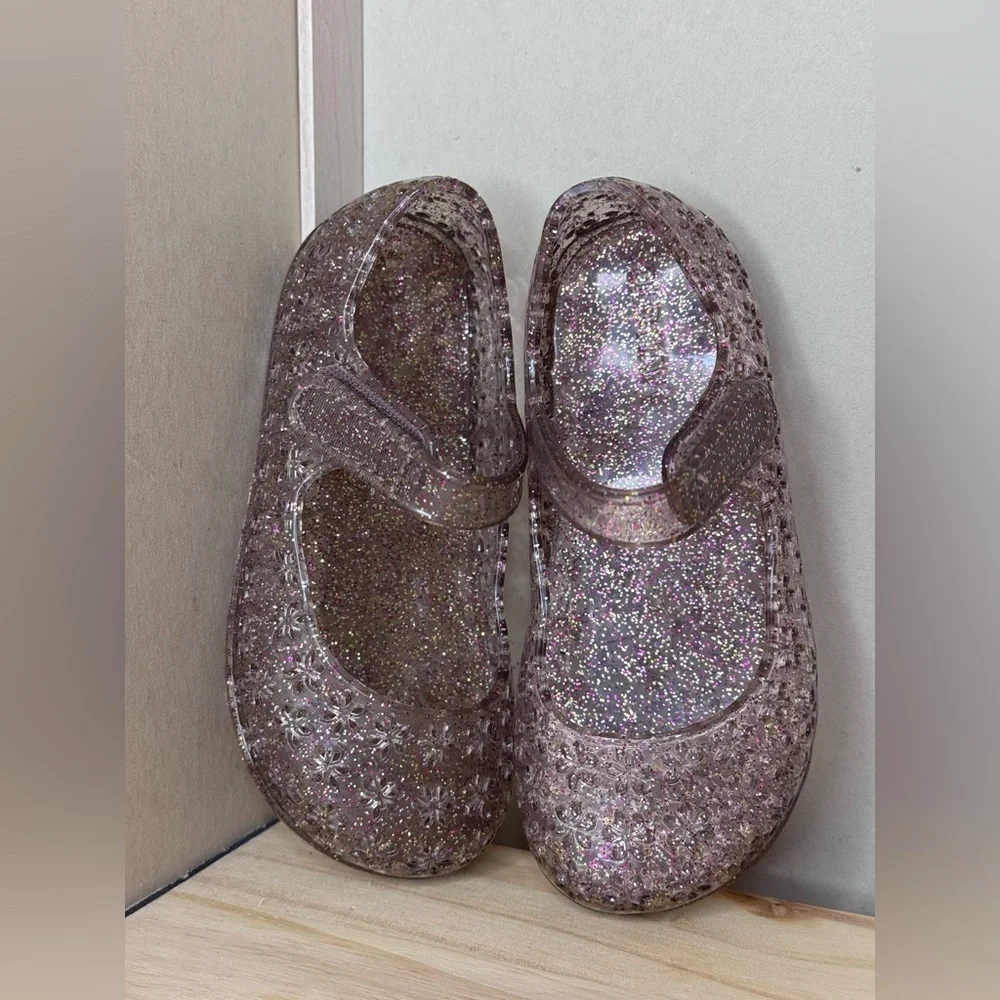 Old Navy Glittery Kids Sandals/Size 6